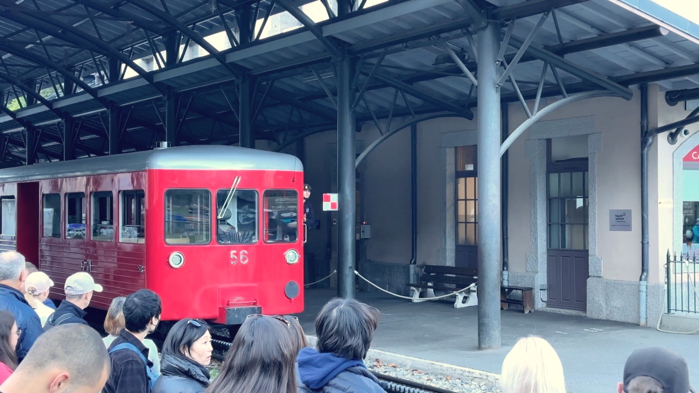 The red cog train waiting at the covered platform